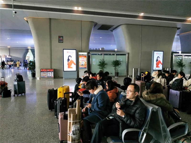 顺辉瓷砖高铁广告